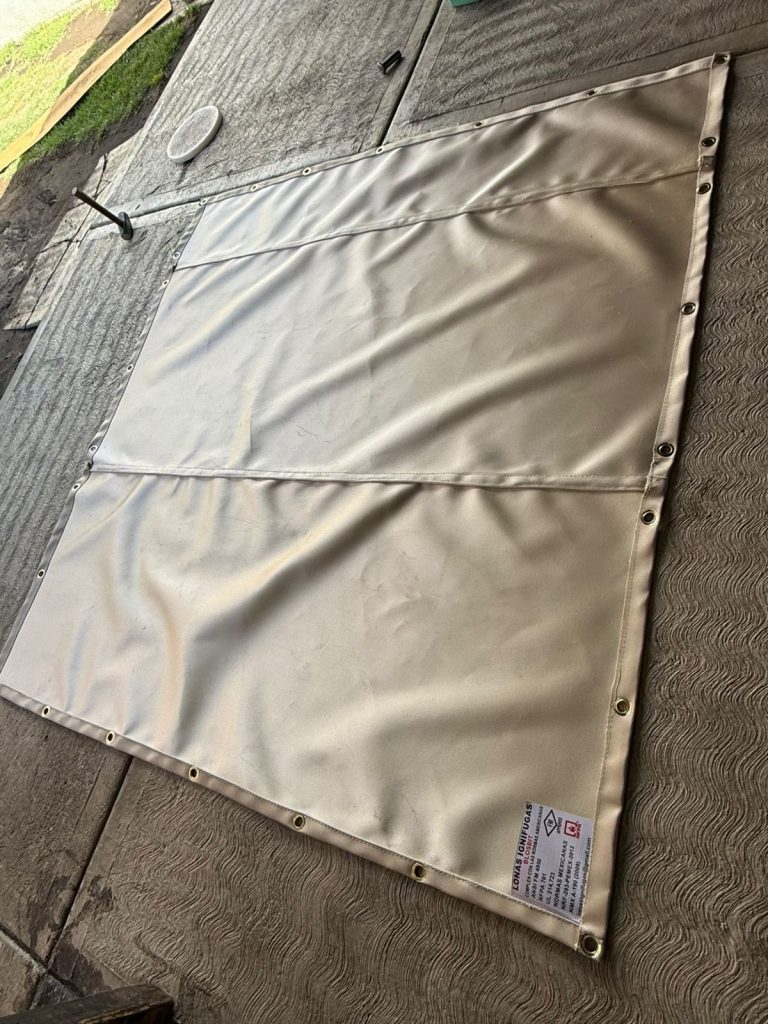 Lona para camion de asfalto - Entrega Inmediata - Envios a todo Mexico - 5574124237 - Lona resistente a altas temperaturas ideal para cubrir asfalto caliente